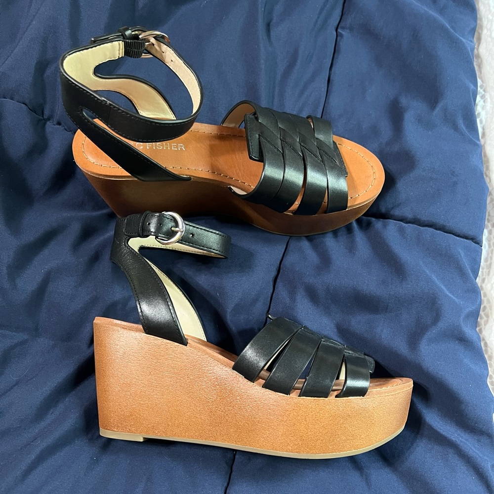 Marc Fisher Women’s size 6 espadrille / wedge sandal